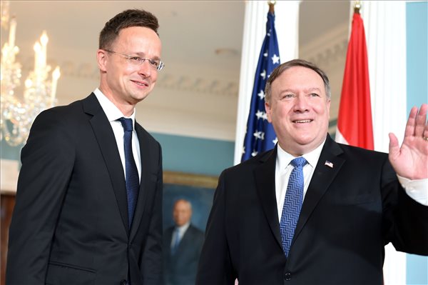 Szijjártó Péter és Mike Pompeo