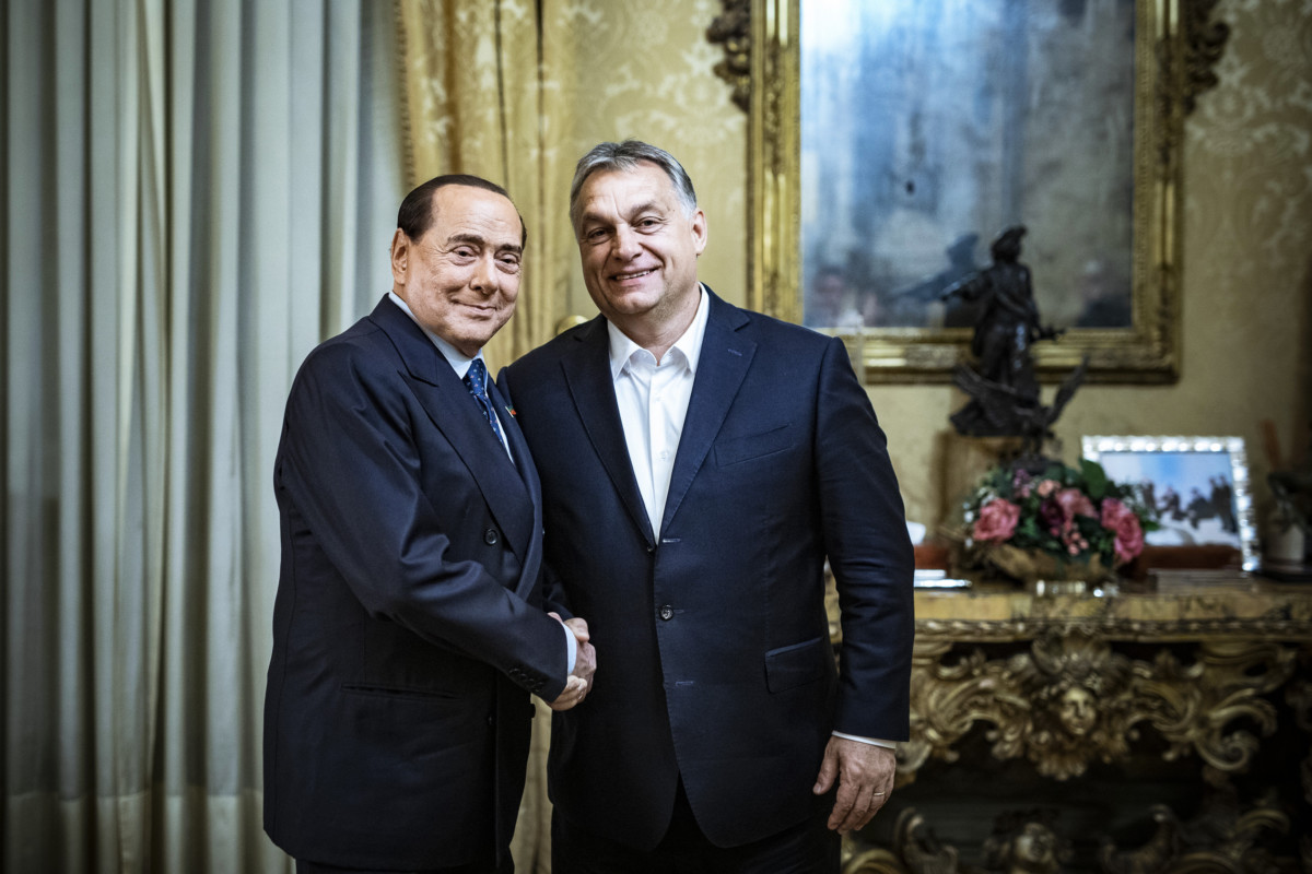 Róma, 2019. október 10. A Miniszterelnöki Sajtóiroda által közreadott képen Orbán Viktor miniszterelnök (j) és Silvio Berlusconi talákozója Rómában 2019. október 10-én. MTI/Miniszterelnöki Sajtóiroda/Szecsõdi Balázs