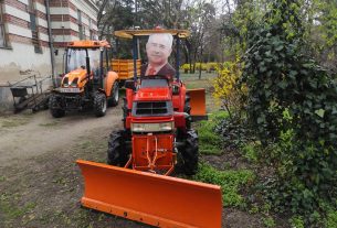 Kósa Lajos plakátja Debrecenben, a Medgyessy sétányon