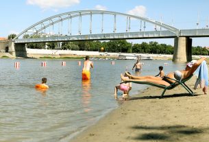 Kánikula a szegedi Laposon, a Tisza partján