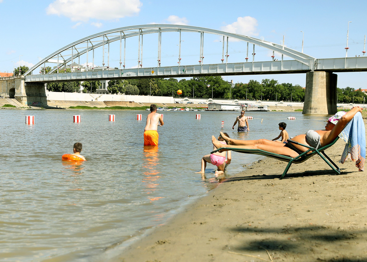 Kánikulai Lapos strand Szegeden