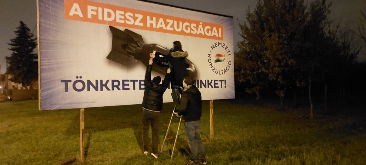 Momentum fideszes plakátok