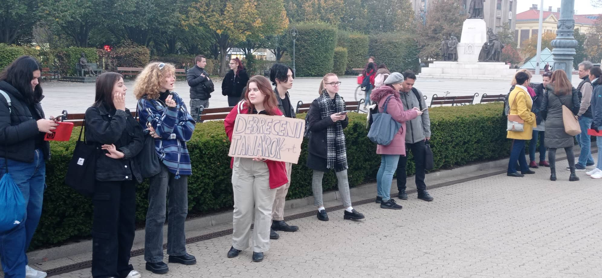 Vonulás a debreceni tanárokért