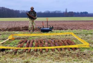 Mintegy 360 kilogramm második világháborús páncéltörő lőszer, gránát került elő Nagybajomnál