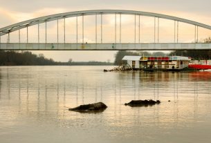 A Tisza rakpartja Szegednél