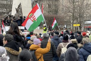 Akkumulátorgyár-ellenes tüntetés Debrecenben