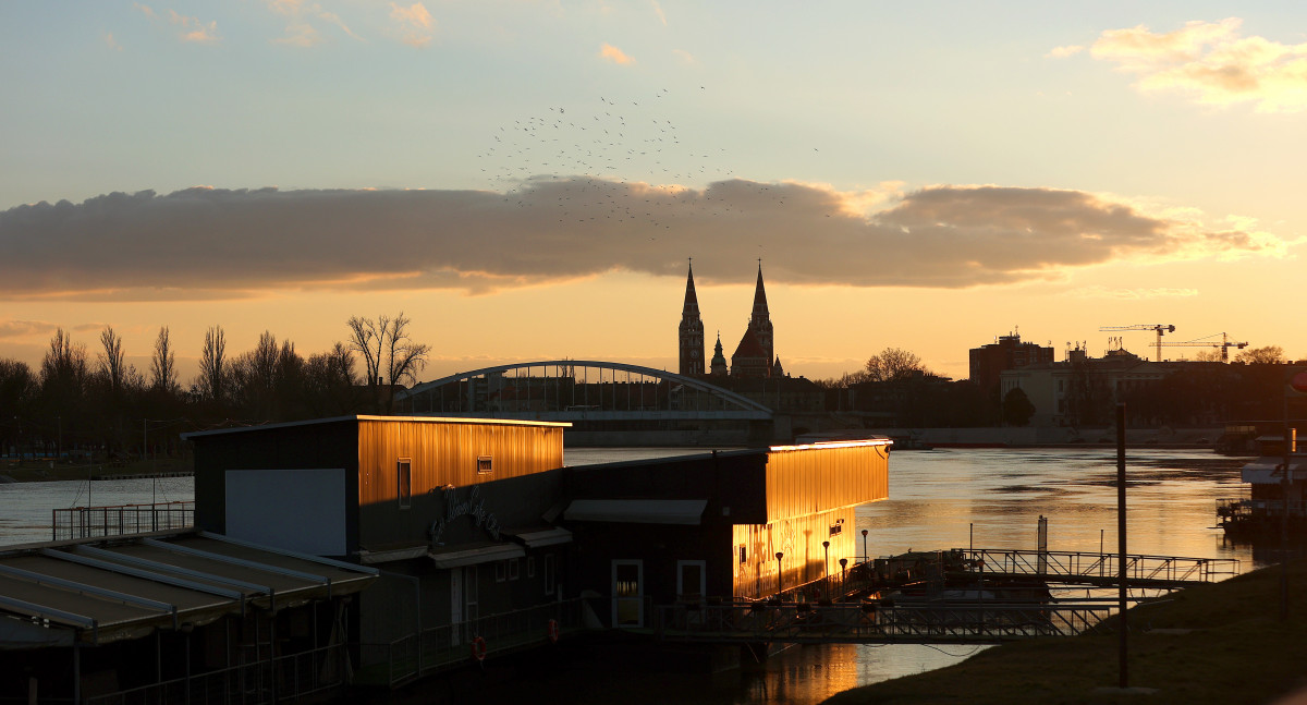 Szeged, naplemente, szeles idő, időjárás, felhő, nap, Tisza