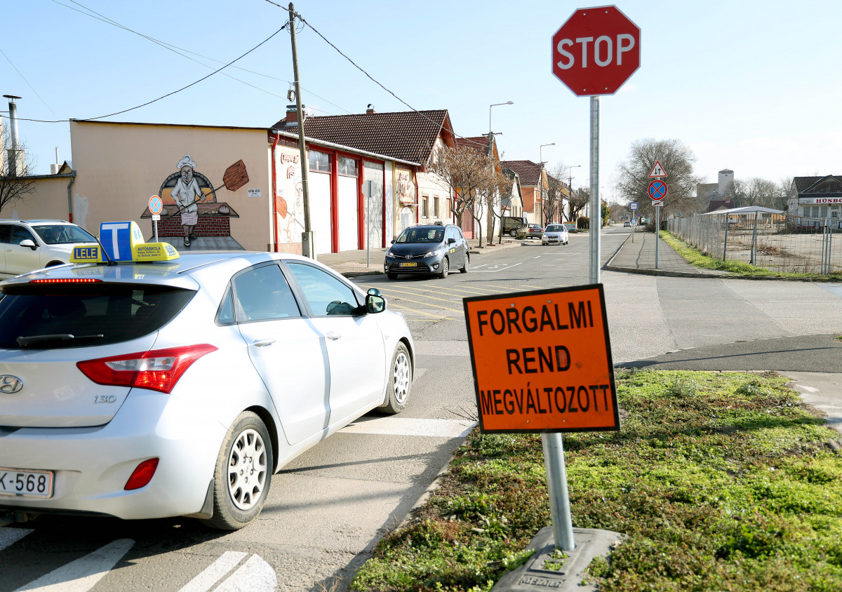 Szeged, forgalom, közlegedés, Stop tábla, Cserepes sor