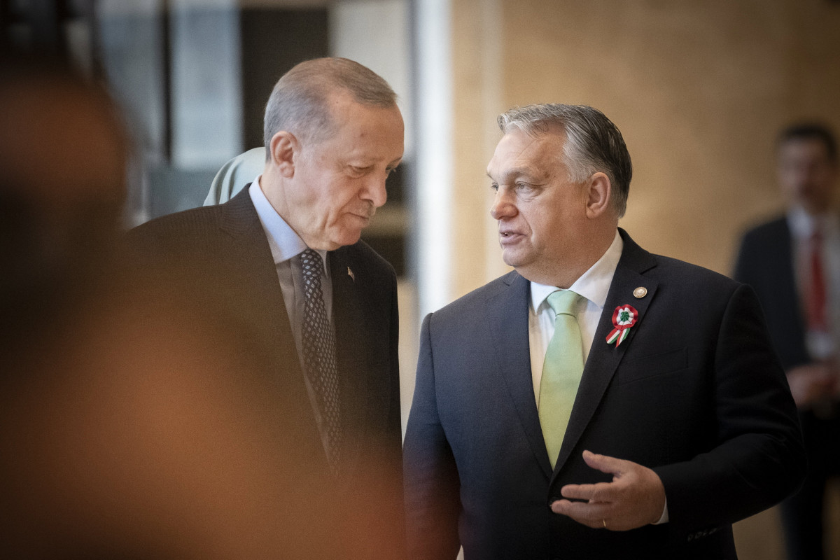 Orbán Viktor miniszterelnök (j) és Recep Tayyip Erdogan török elnök