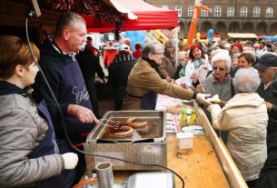 Szeged, Toros Pálinkafesztivál, böllérverseny, Botka László, kolbász, süt, rendezvény, Dóm tér