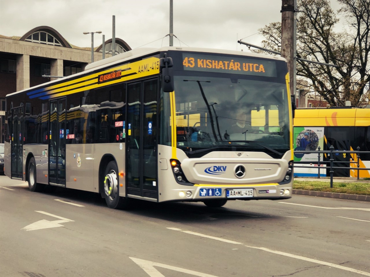 DKV Mercedes busz Debrecen