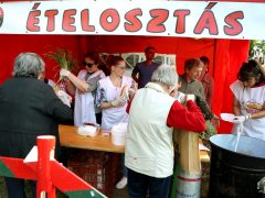 Szeged, Boldogságfalva, ételosztás, ingyen ebéd, szegénység, rászorulók, liget