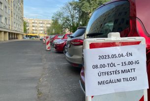 Kezdődik az Ibolya utca 5-23. szám előtti parkolók burkolati jeleinek felfestése