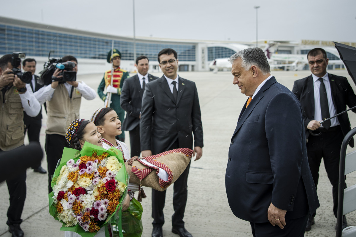 Orbán Viktor Türkmenisztánban