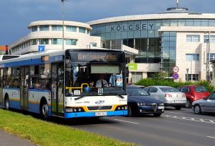 Kölcsey Központ (Hunyadi János utca) buszmegálló