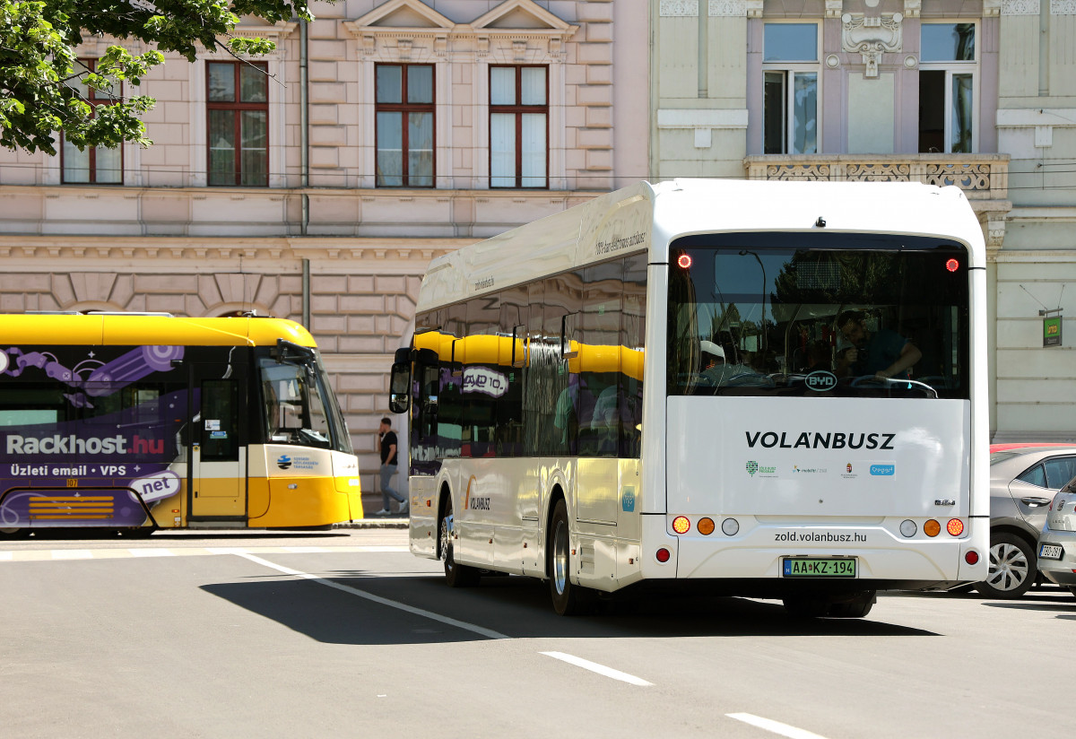 Szeged, Volánbusz, elektromos busz, közlekedés, tömegközlekedés, utazás, bemutató, Széchenyi tér