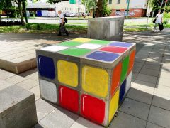 Szeged, Retek utca, Kétfarkú Kutya Párt, Rubik kocka, átfest