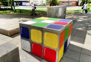 Szeged, Retek utca, Kétfarkú Kutya Párt, Rubik kocka, átfest