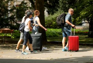 Szeged, turista, bőrönd, belváros