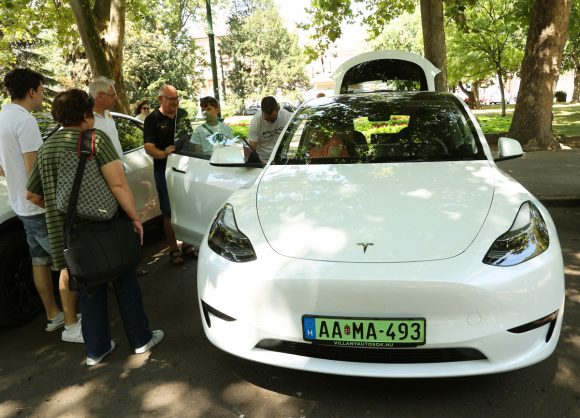 Szeged, Tesla, Nikola Tesla Napok, elektromos autó, villanyautó, Széchenyi tér