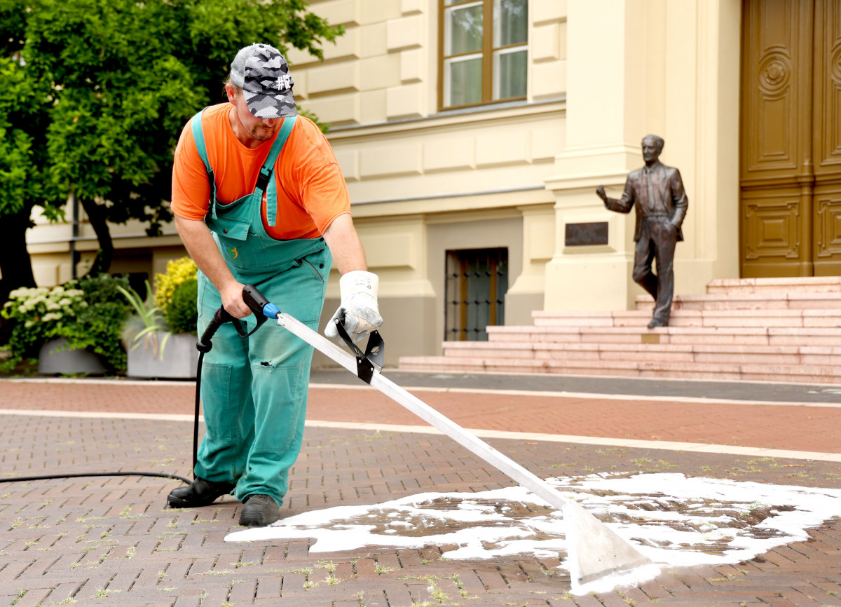 Szeged, takarítógép, utcai takarítás, önkormányzat, Binszki József, Makrai László, Dugonics tér