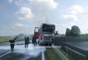 Kigyulladt egy kamion az M35-ös autópályán Hajdúböszörménynél