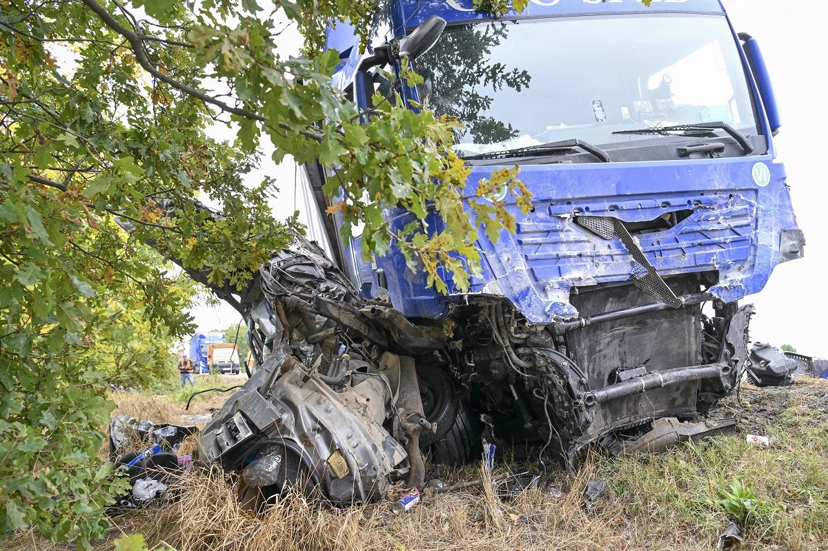 Baleset történt a 4-es fõúton