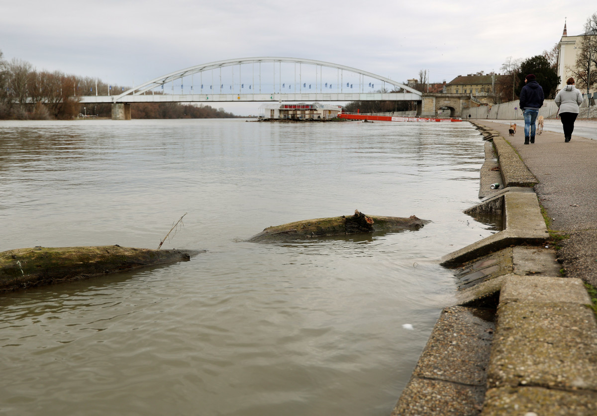 Szeged, Tisza, áradás, lezárás, Huszár Mátyás rakpart, rakpart, vízállás