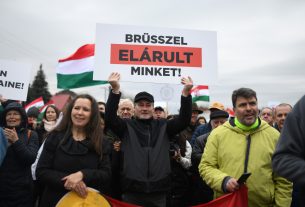 Demonstráltak a magyar gazdák a záhonyi határátkelőnél