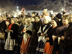 Szeged, Szent István tér, télbúcsúztató, máglya elégették, télbanya, kiszebáb