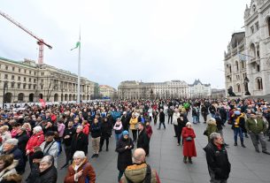 A közvetlen köztársaságielnök-választásért tüntettek ellenzéki pártok Budapesten