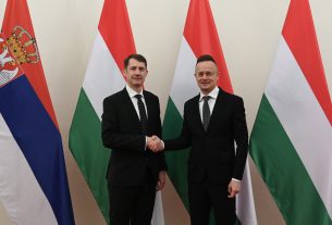 Budapest, 2024. március 6. Szijjártó Péter külgazdasági és külügyminiszter (j) fogadja Pásztor Bálintot, a Vajdasági Magyar Szövetség (VMSZ) elnökét (b) a Külgazdasági és Külügyminisztériumban 2024. március 6-án. MTI/Máthé Zoltán