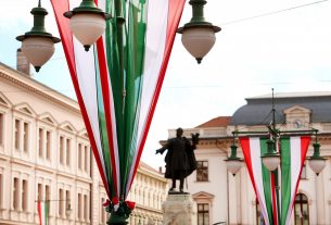 Szeged, zászló, Klauzál tér, március 15.