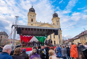 A huszárság hagyományaiból kaptak ízelítőt a debreceniek