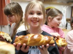 Szeged, Kőházi Edina, süt, Süti Suli, tanfolyam, gyerekek, fonott kalács, kalács, Petőfitelepi Művelődési Ház