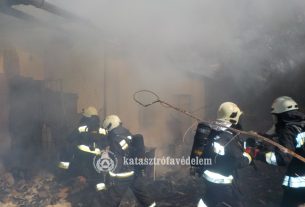 Két embert mentettek ki a tűzoltók a tűzből Hajdúszoboszlón