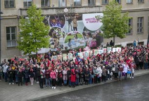 Bölcsődék napja flashmob Debrecenben