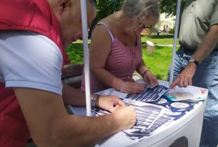 Aláírást gyűjt a Tisza Párt Nyíregyházán és környékén