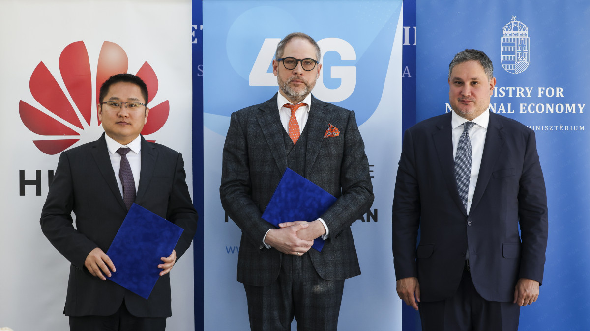 A Huawei és a 4iG vezetői együttműködési megállapodást írtak alá a Nemzetgazdasági Minisztériumban