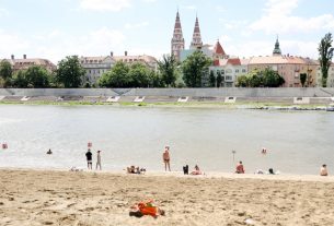 Szeged, június 1., megnyitották, Lapos, szabadstrand, Tisza, Tisza part, fürdés, nyár, meleg, vízimentő, strand