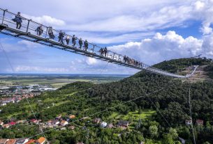 Sátoraljaújhely, 2024. június 4. A drónnal készült képen az újonnan átadott Nemzeti Összetartozás Hídja Sátoraljaújhelyen a nemzeti összetartozás napján, 2024. június 4-én. MTI/Czeglédi Zsolt