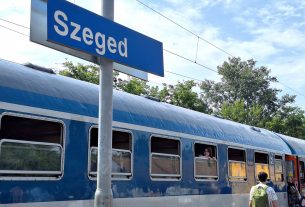 Szeged, nyár, hőségriadó, hőség, meleg, kánikula, július, Nagyállomás, MÁV, vonat, utazás, víz, vízosztás